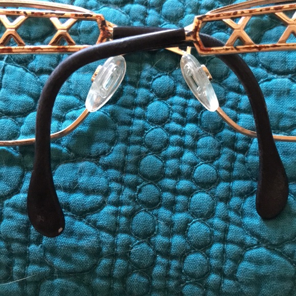 Vintage Cazal in gold with bronzy spattering. Very flattering and elegant. Deco! - Picture 7 of 8